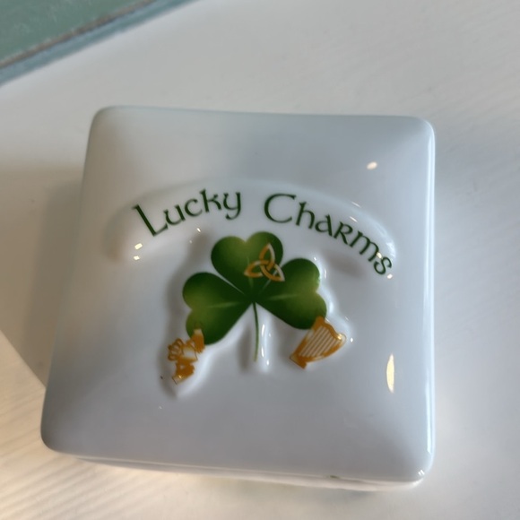 Shamrock Lucky Charms Vintage Trinket Box Blarney Porcelain Made in Ireland - Picture 8 of 8